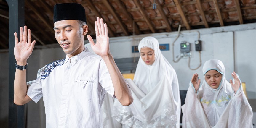 Image Artikel Tetap Khusyuk, Ini Tips Menjalani Kegiatan Tarawih di Bulan Ramadhan 