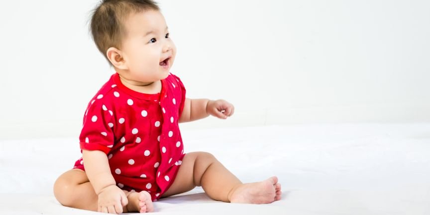 Cover Image of Umur Berapa Bayi Bisa Duduk dan Apa Stimulasinya? 