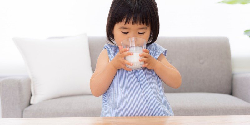 Cover Image of 7 Tips Memilih Susu Terbaik untuk Anak 1 Tahun