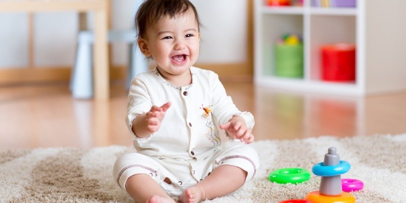 Cover Image of Normalkah Bayi 8 Bulan Belum Bisa Duduk? Begini Stimulasinya