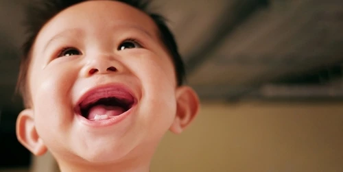 Cover Image of Normalkah Bayi 9 Bulan Belum Tumbuh Gigi? Begini Cara Stimulasinya