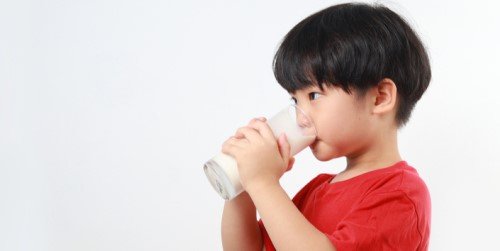 Cover Image of Gejala dan Penyebab Alergi Susu Sapi Pada Si Kecil