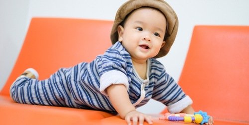 Cover Image of 8 Aktivitas Stimulasi untuk Bayi Usia 8 Bulan