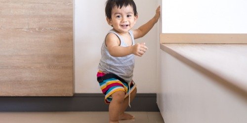 Cover Image of 6 Cara Ampuh agar Kaki Bayi Kuat Berdiri