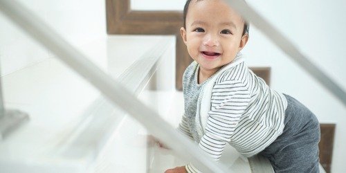 Cover Image of Kenali Red Flag pada Bayi Usia 10-12 Bulan dan Cari Tahu Cara Mengatasinya