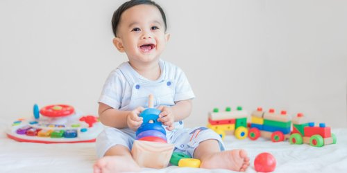 Cover Image of Ini Ide Stimulasi Bayi dengan Memanfaatkan Barang-Barang di Rumah