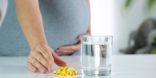 Cover Image of Manfaat Minyak Ikan untuk Ibu Hamil, Baik untuk Otak Janin!