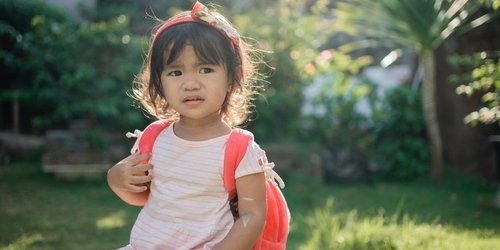 Cover Image of Jangan Buru-Buru Memasukkan Anak ke Sekolah, Ini Dampak Negatifnya! 