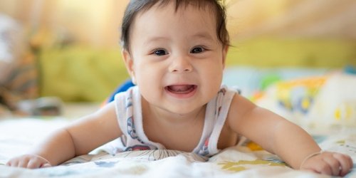 Cover Image of 10 Ciri Bayi 4 Bulan Cerdas dan Cara Stimulasinya