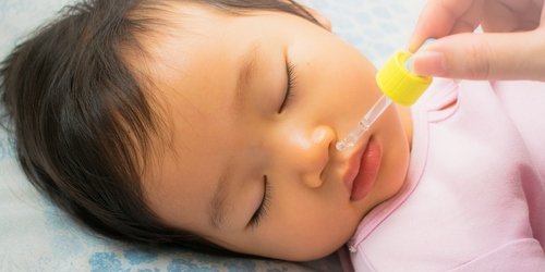 Cover Image of 10 Cara Membersihkan Hidung Bayi yang Aman dan Efektif