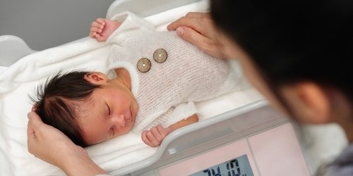 Cover Image of Penyebab Weight Faltering pada Bayi, Akibat, & Cara Mengatasi