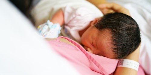 Cover Image of Manfaat Inisiasi Menyusui Dini (IMD) dan Cara Melakukannya