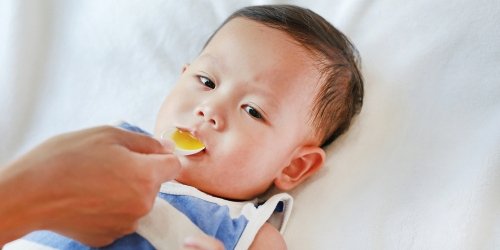 Cover Image of 13 Manfaat Minyak Ikan untuk Bayi dan Sumbernya