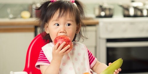 Cover Image of 15 Buah untuk Bayi 6-11 Bulan, Kaya Zat Besi dan Vitamin C
