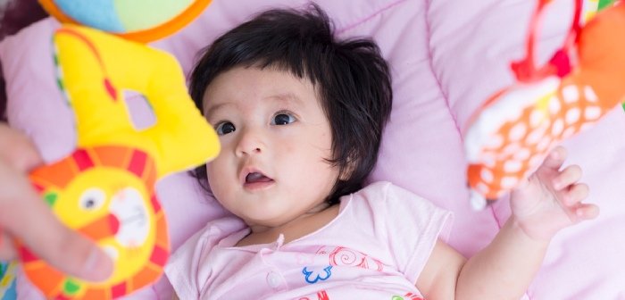 Cover Image of Perkembangan Bayi 4 Bulan dan Cara Stimulasi yang Tepat