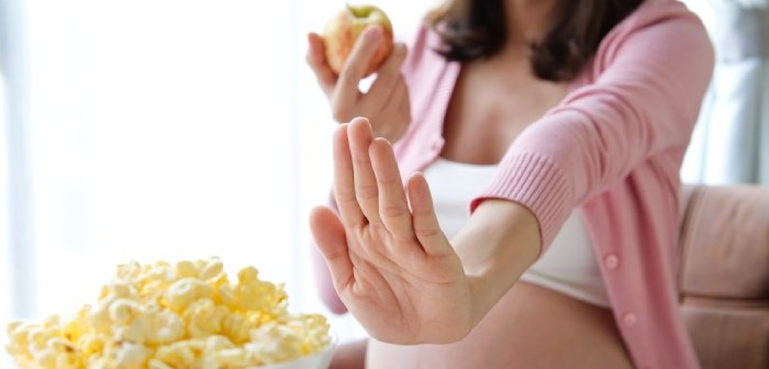 Cover Image of 12 Makanan yang Dilarang untuk Ibu Hamil, Wajib Dihindari!