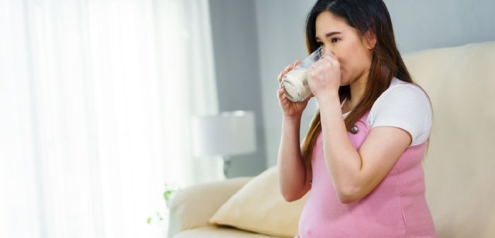 Cover Image of 11 Manfaat Susu Ibu Hamil untuk Kesehatan Ibu dan Janin