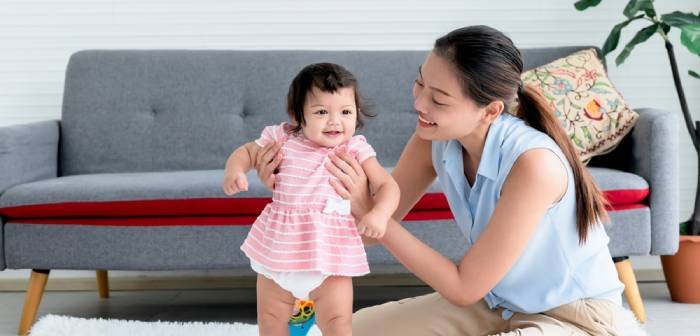 Cover Image of 13 Cara Melatih Anak Berjalan yang Tepat dan Aman
