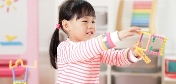 Cover Image of Perkembangan Anak 2 Tahun, Stimulasi, & Tanda Waspada