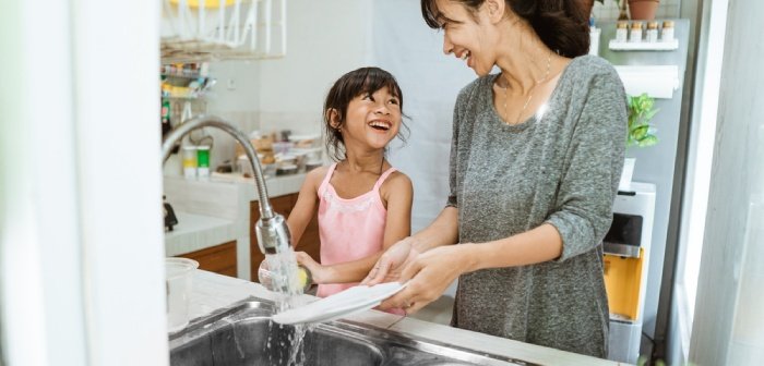 Cover Image of Hak dan Kewajiban Anak di Rumah agar si Kecil Belajar Disiplin