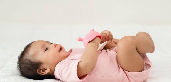 Cover Image of 10 Mainan Bayi 3 Bulan yang Bagus untuk Stimulasi